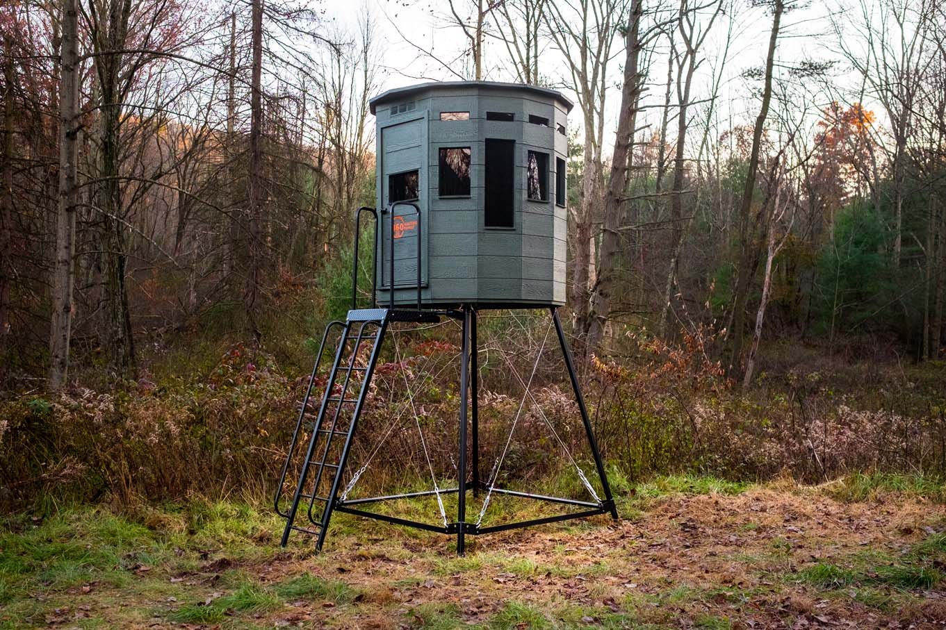 8ft Metal Tower Stand
